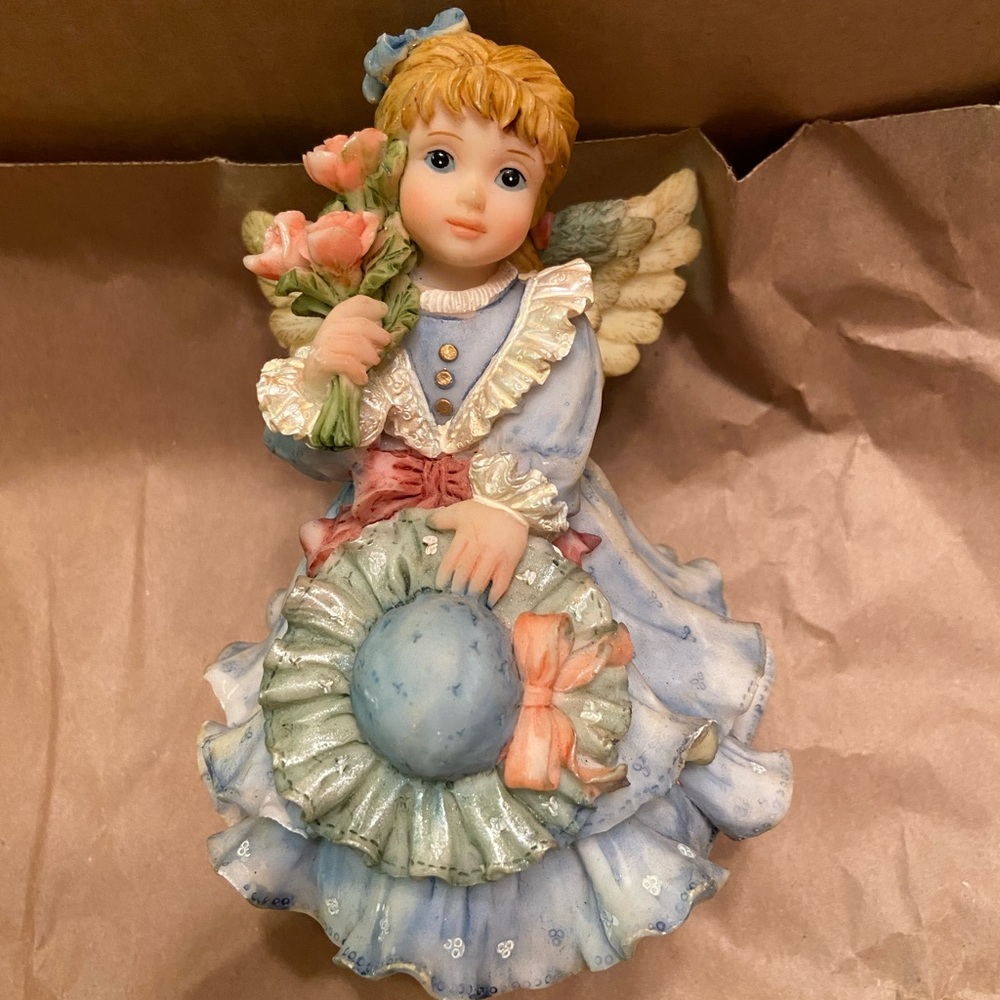 Porcelain NickNack “Girl”